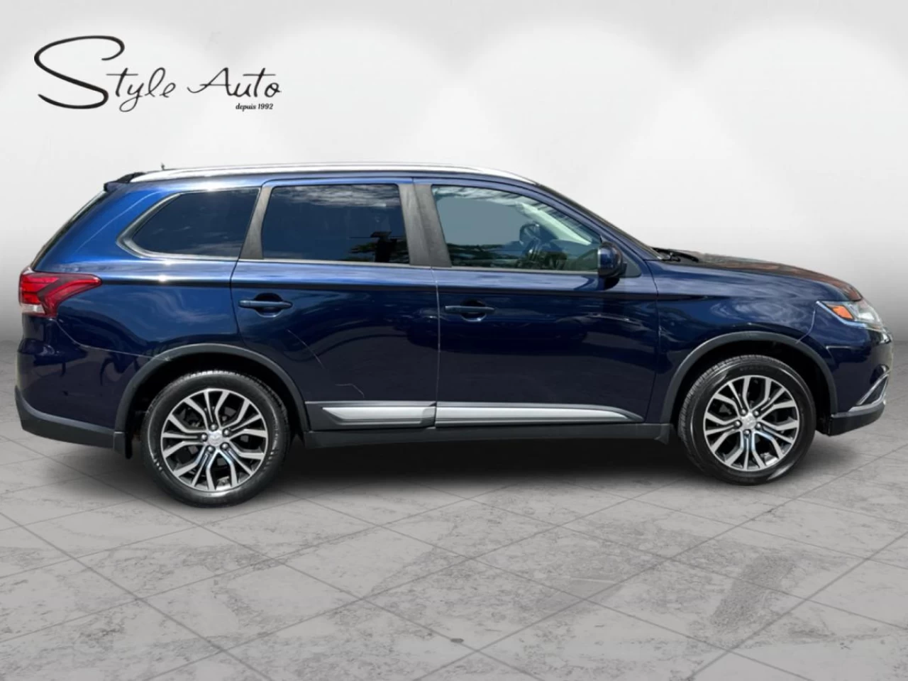 2016 Mitsubishi Outlander AWC 4dr ES Image principale