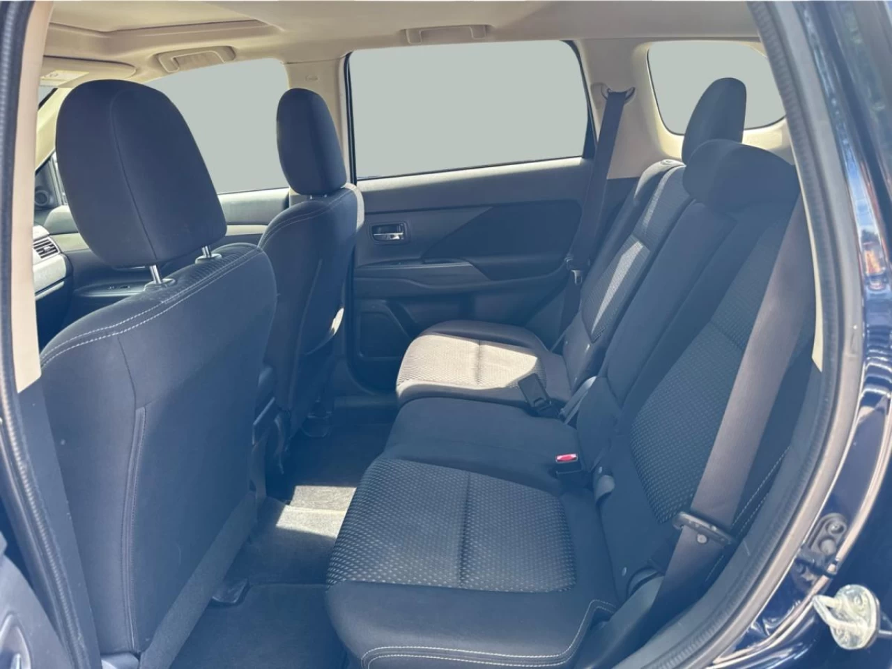 2016 Mitsubishi Outlander AWC 4dr ES Image principale