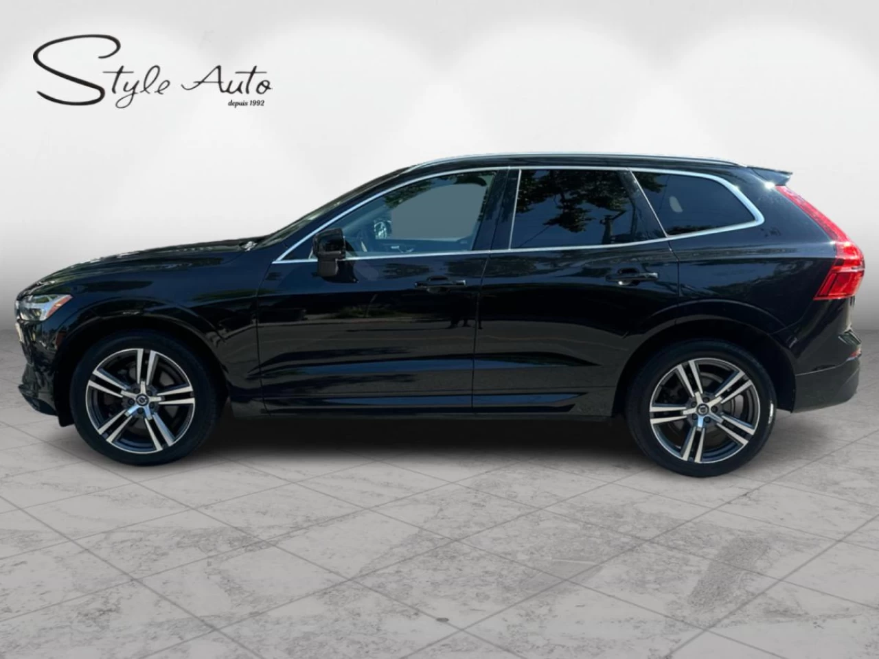 2021 Volvo XC60 T6 AWD Momentum Image principale