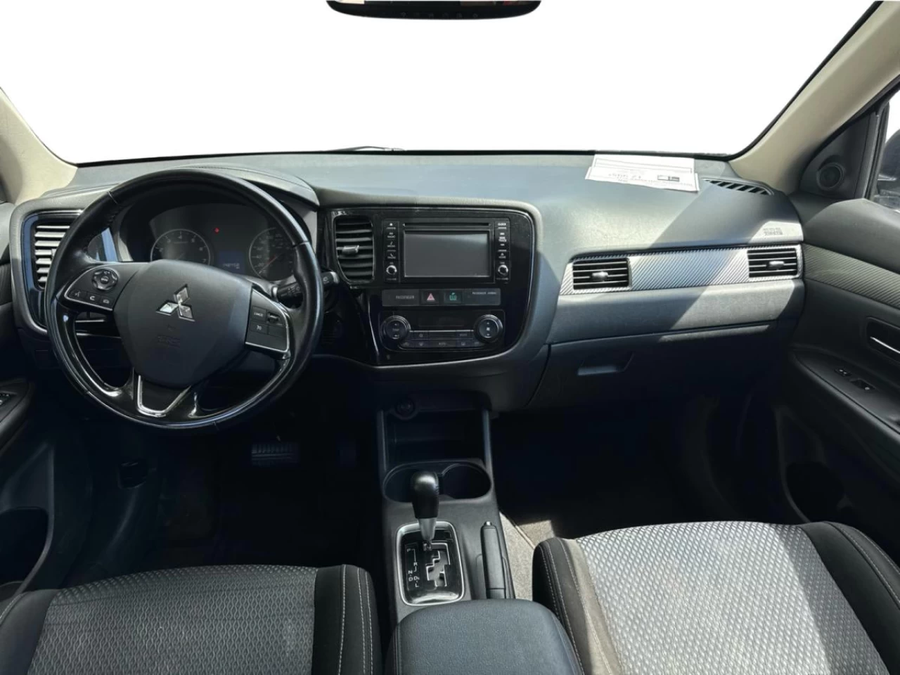 2016 Mitsubishi Outlander AWC 4dr ES Image principale