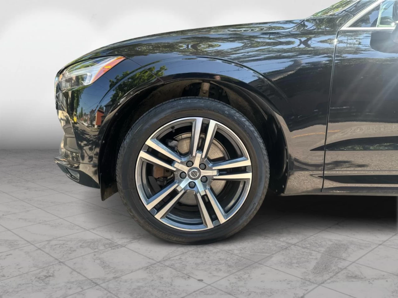 2021 Volvo XC60 T6 AWD Momentum Image principale