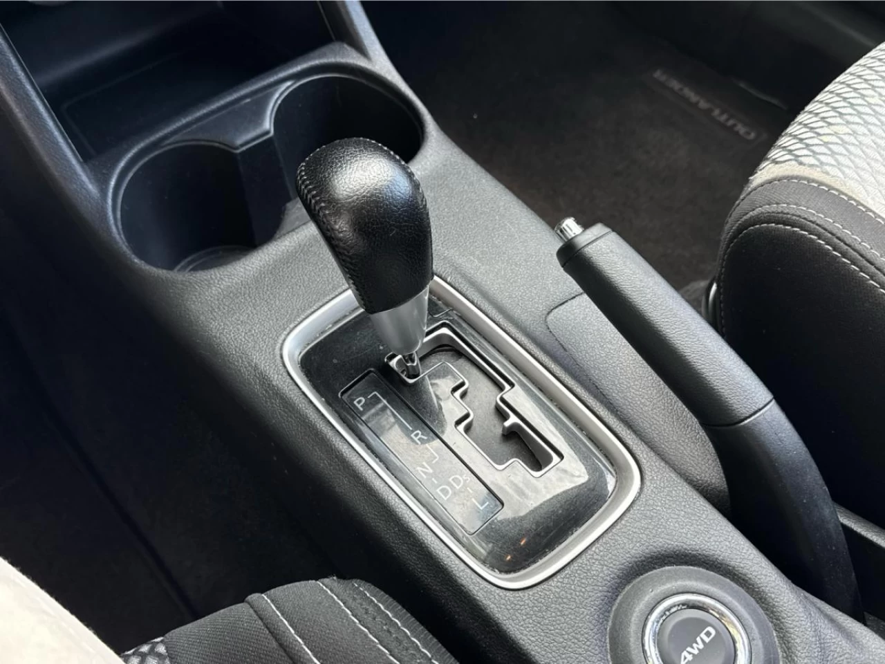 2016 Mitsubishi Outlander AWC 4dr ES Image principale