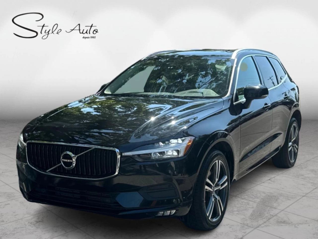 2021 Volvo XC60 T6 AWD Momentum Image principale