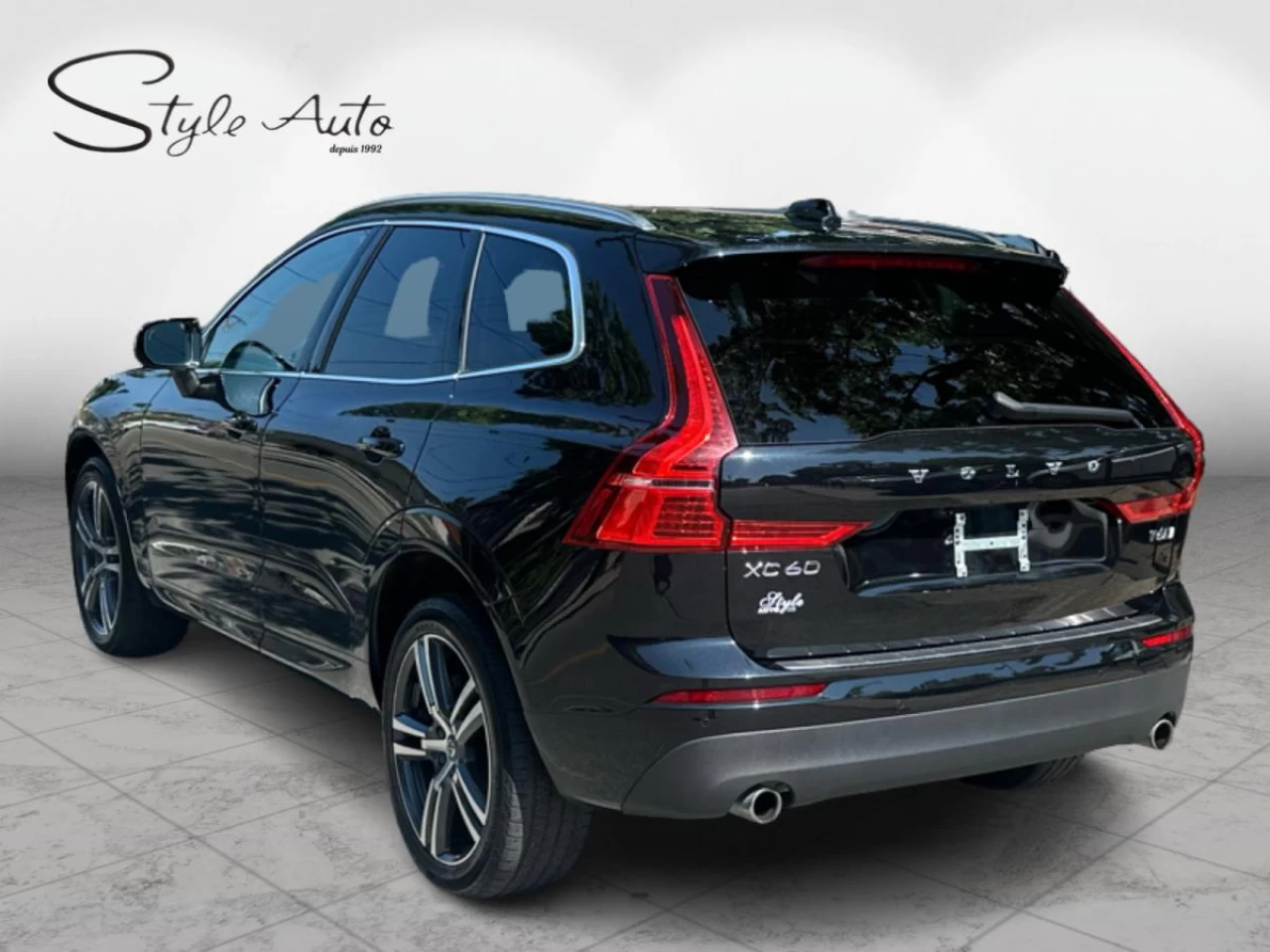2021 Volvo XC60 T6 AWD Momentum Image principale