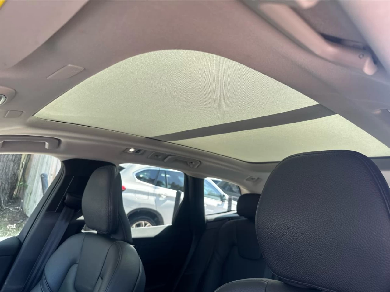 2021 Volvo XC60 T6 AWD Momentum Image principale
