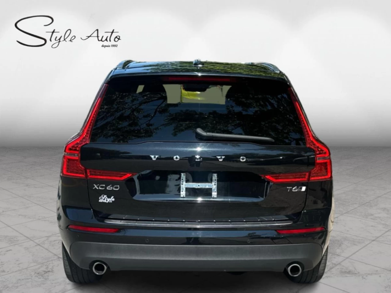 2021 Volvo XC60 T6 AWD Momentum Image principale