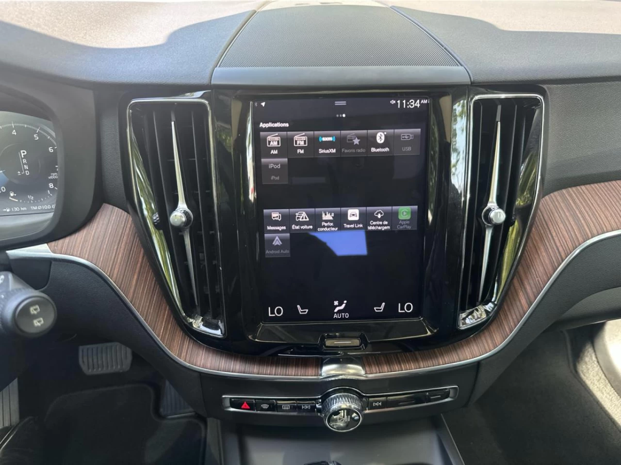 2021 Volvo XC60 T6 AWD Momentum Image principale