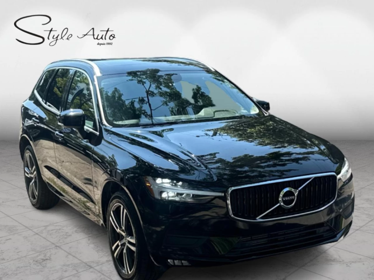 2021 Volvo XC60 T6 AWD Momentum Image principale
