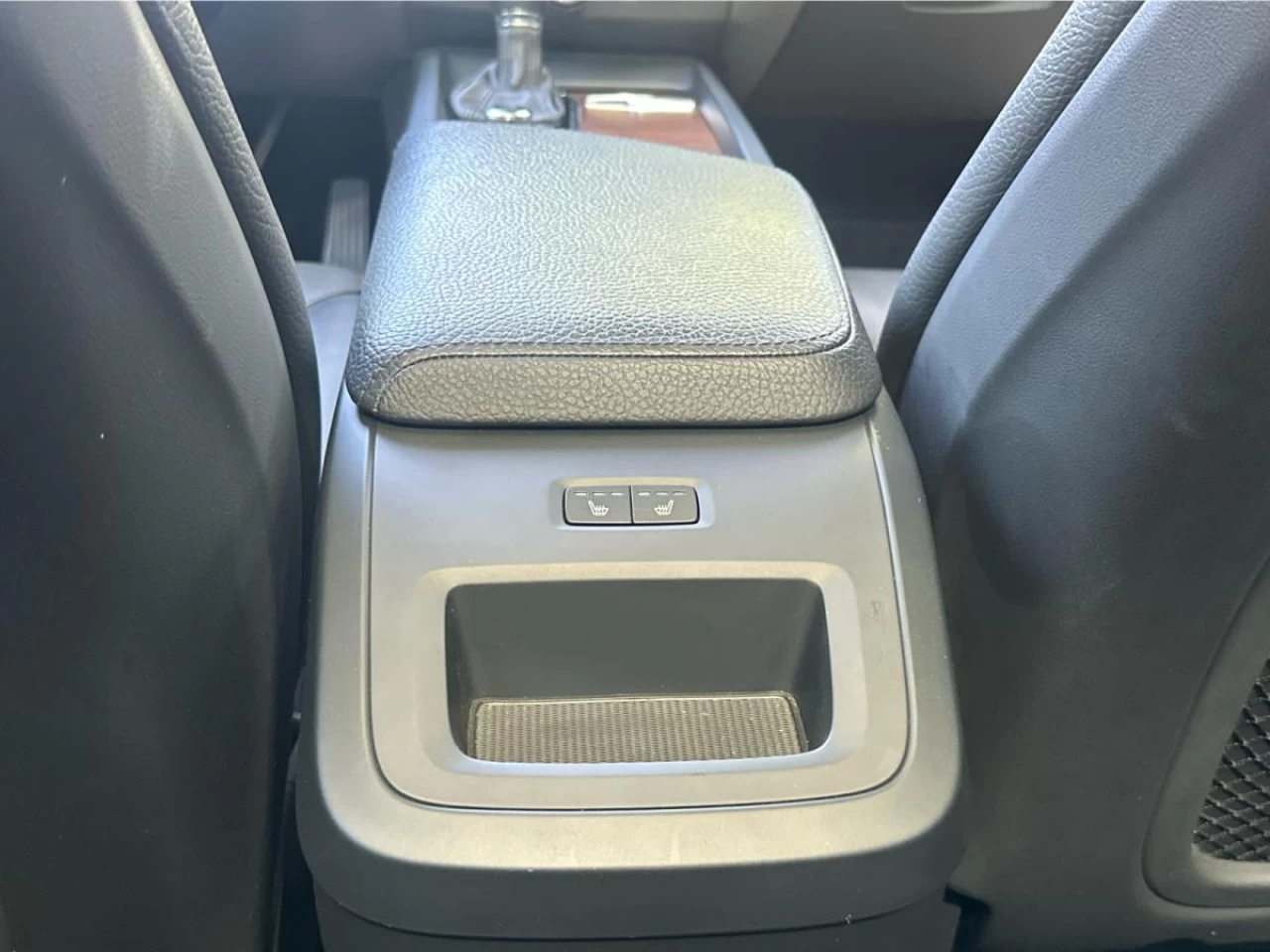 2021 Volvo XC60 T6 AWD Momentum Image principale