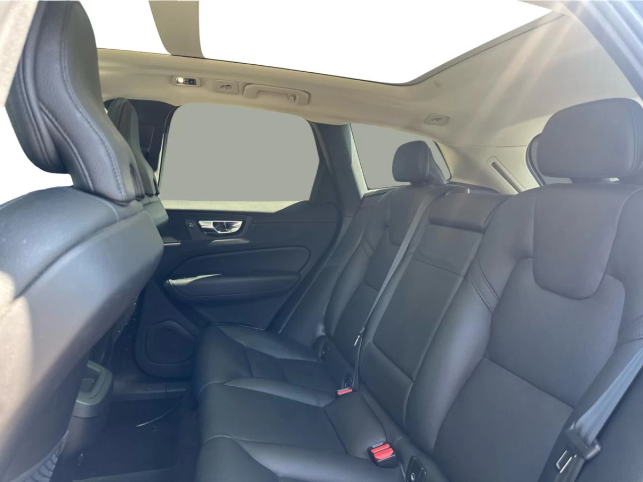 2021 Volvo XC60 T6 AWD Momentum Image principale