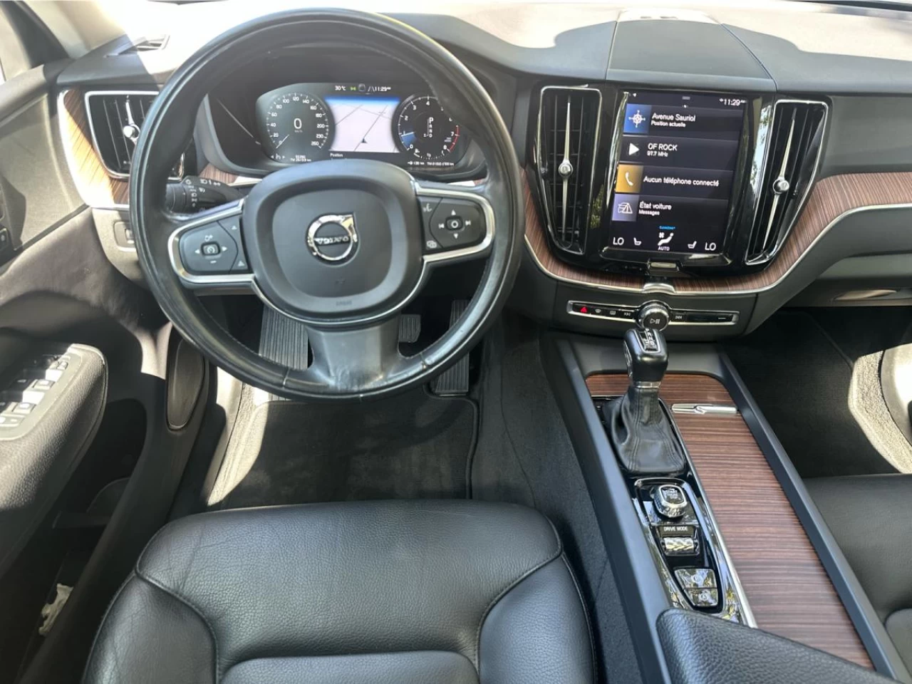 2021 Volvo XC60 T6 AWD Momentum Image principale
