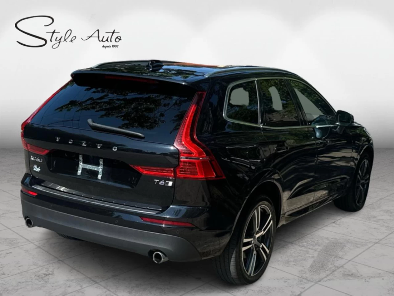 2021 Volvo XC60 T6 AWD Momentum Image principale
