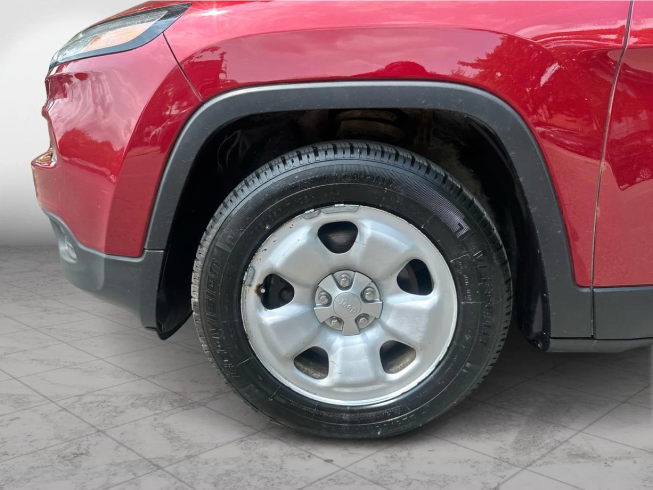 2015 Jeep Cherokee FWD 4dr Sport Main Image