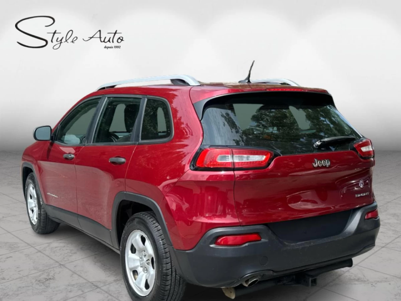 2015 Jeep Cherokee FWD 4dr Sport Main Image