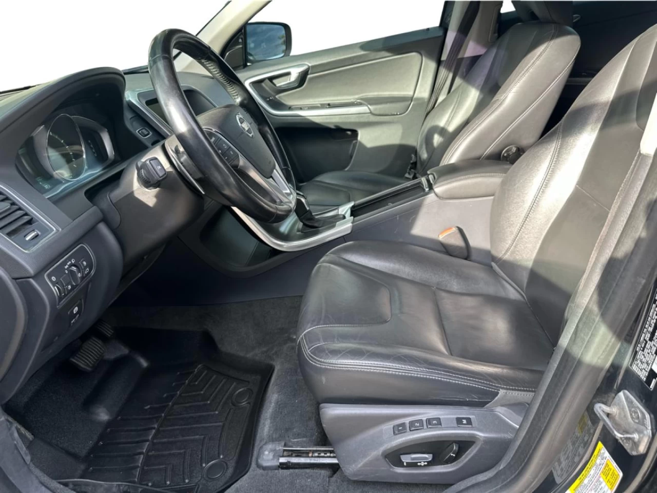 2015 Volvo XC60 AWD T6 Premier Plus Main Image