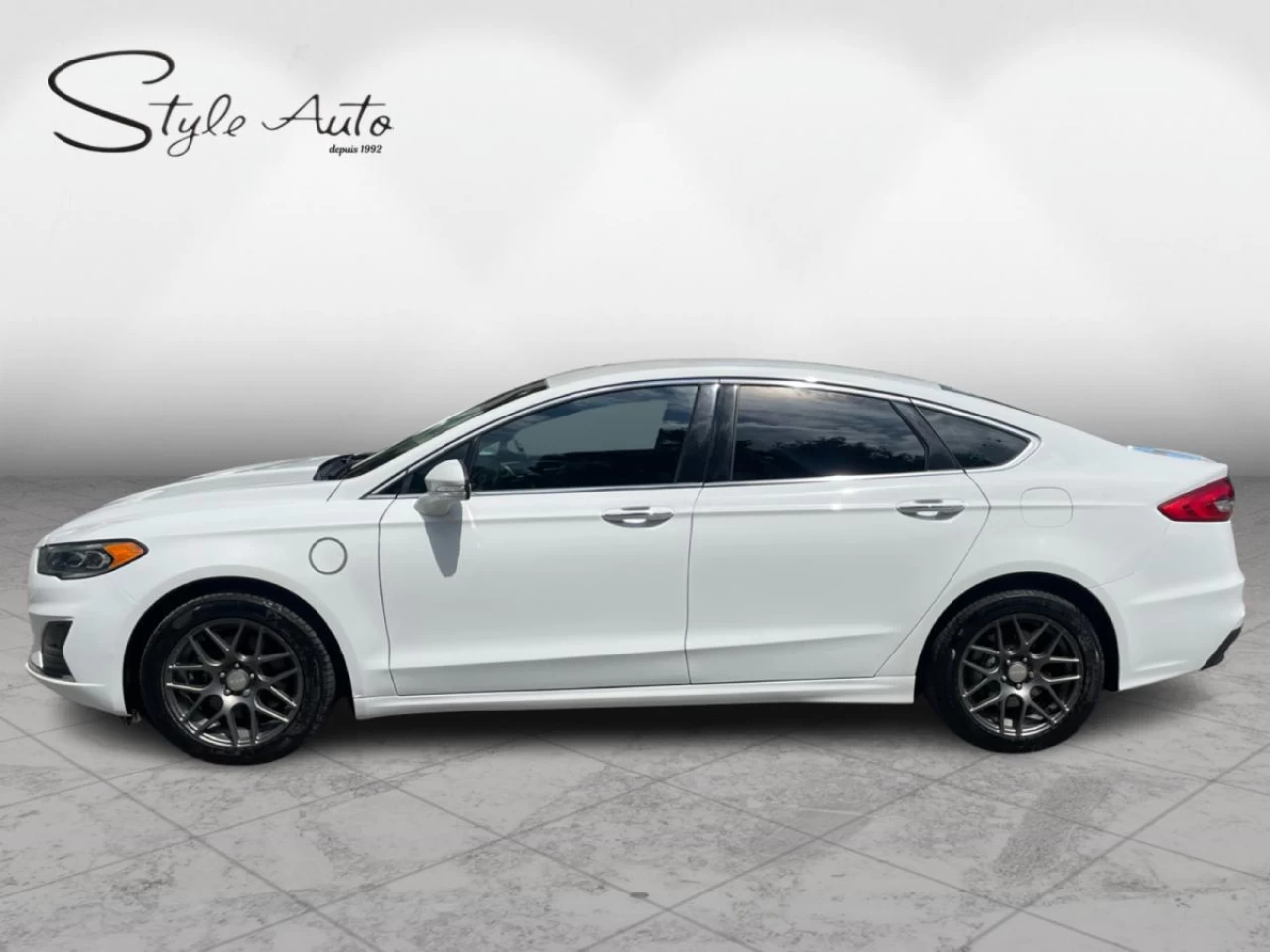 2019 Ford Fusion Energi SEL FWD Main Image