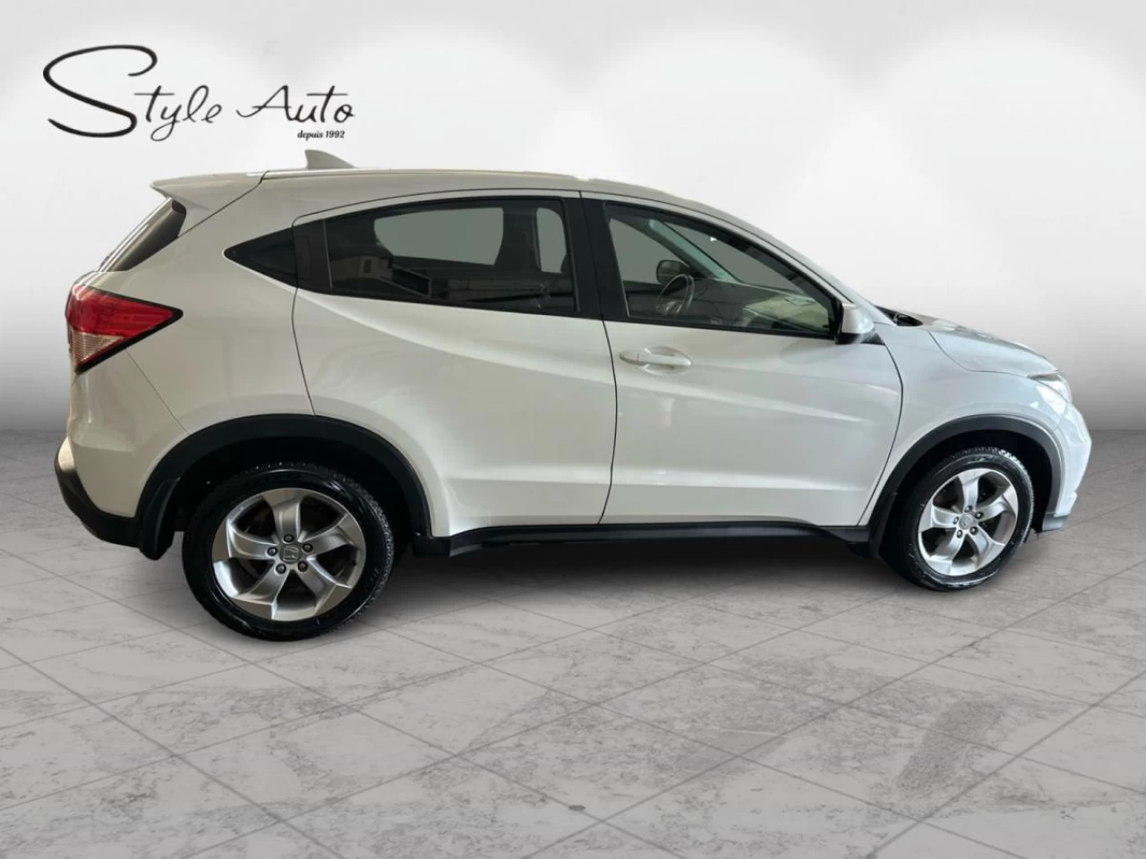 2016 Honda HR-V 4WD LX CVT Main Image