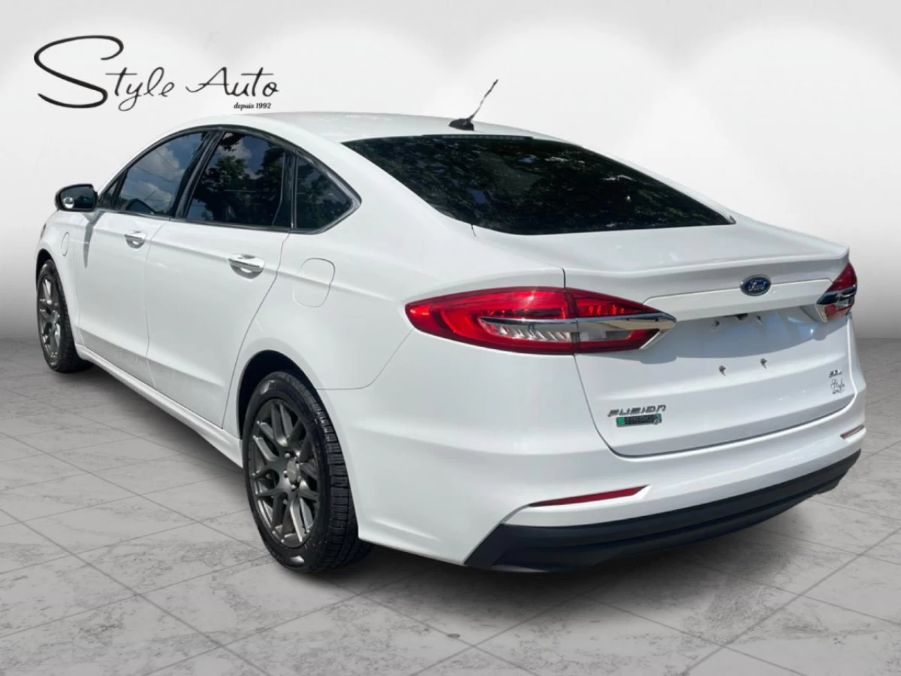 2019 Ford Fusion Energi SEL FWD Main Image