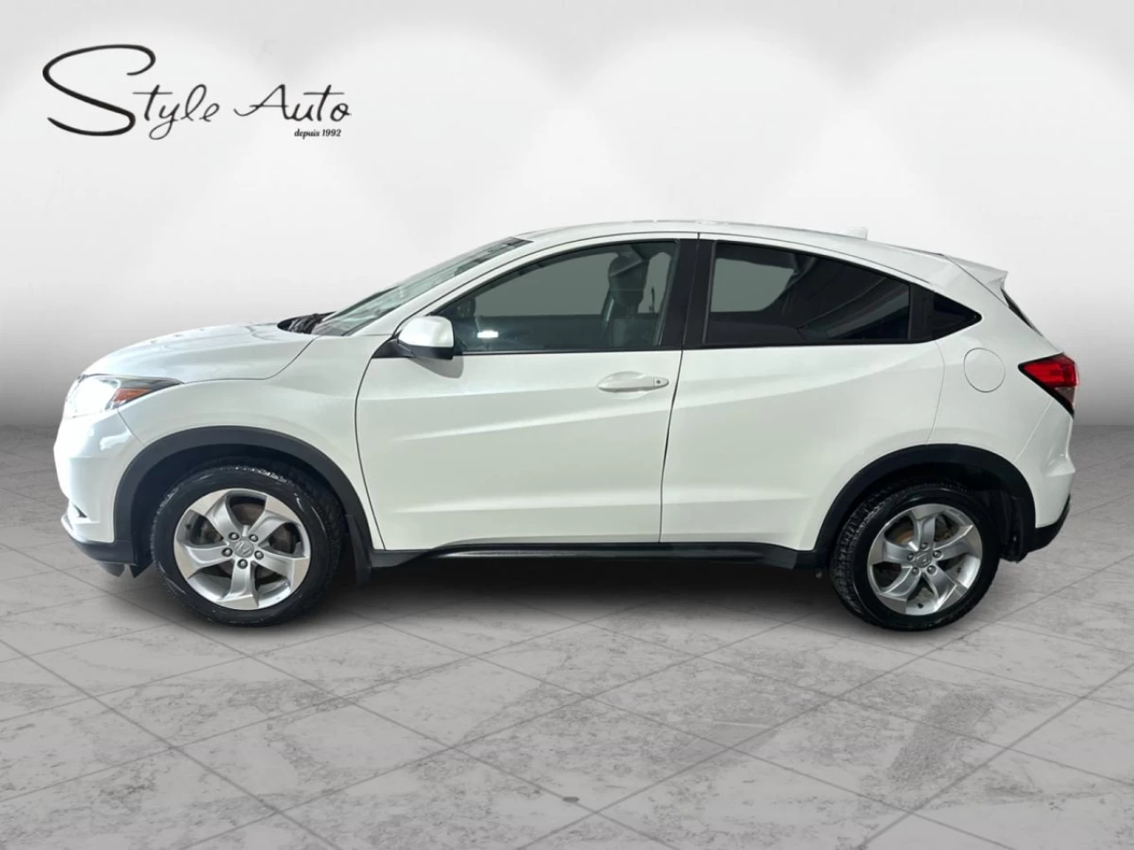 2016 Honda HR-V 4WD LX CVT Main Image
