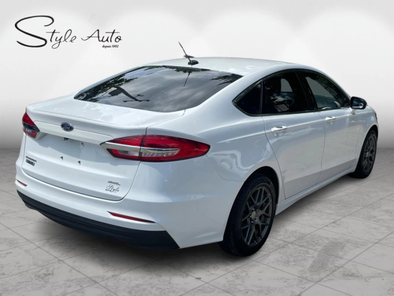 2019 Ford Fusion Energi SEL FWD Main Image