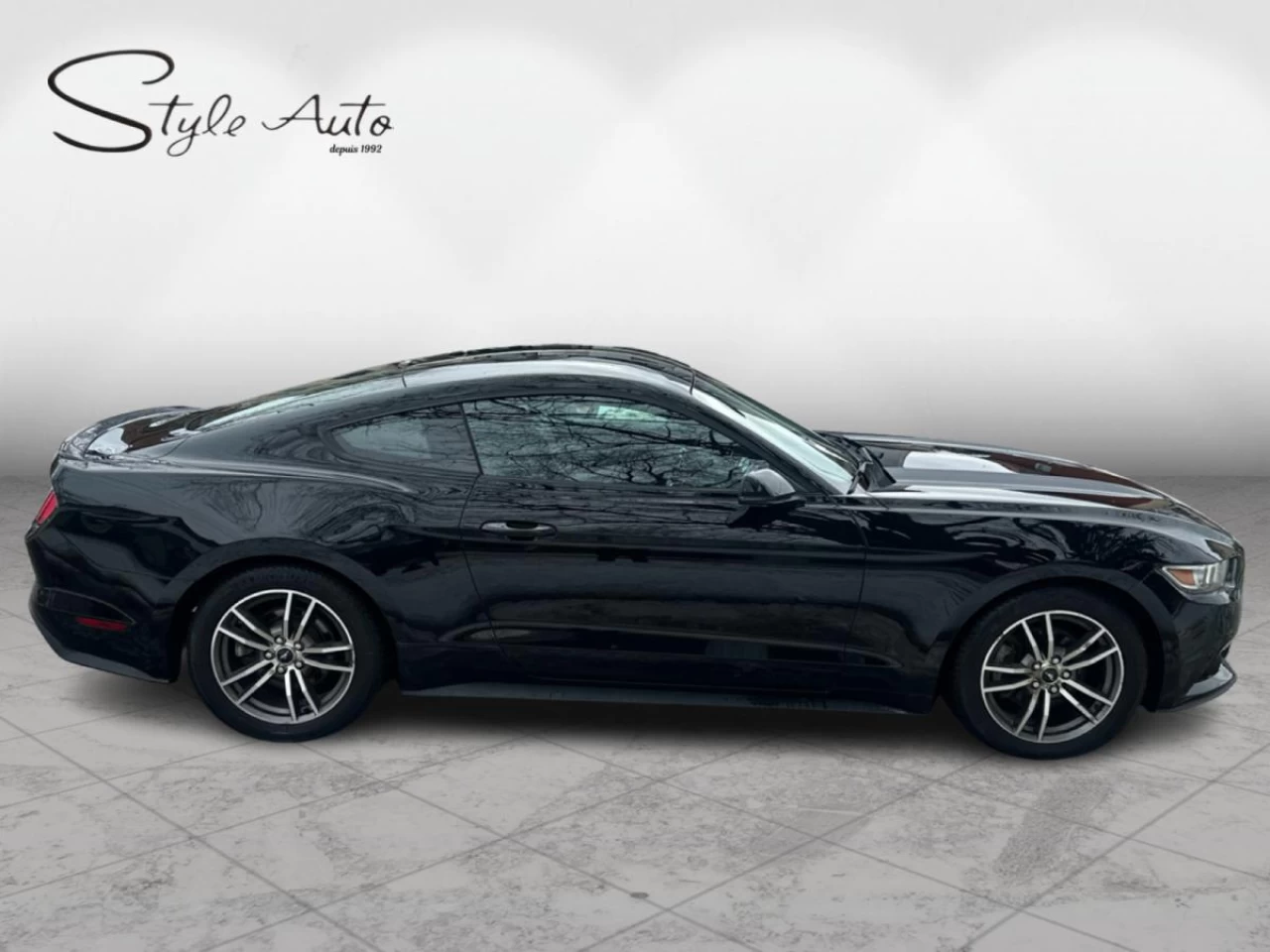 2015 Ford Mustang Fastback EcoBoost Image principale