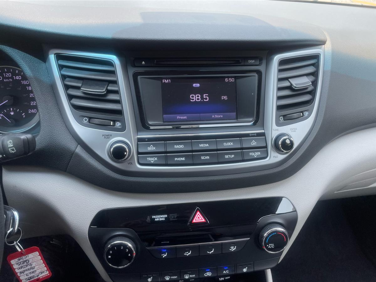 2017 Hyundai Tucson AWD 4dr 2.0L Main Image