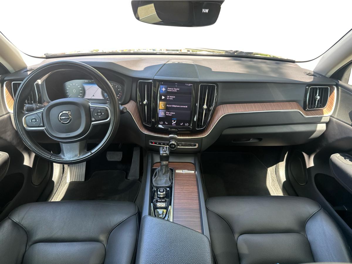2021 Volvo XC60 T6 AWD Momentum Image principale