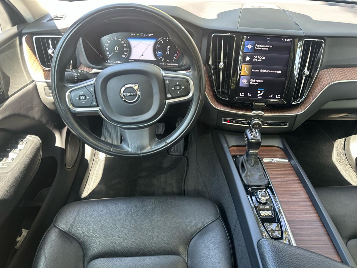 2021 Volvo XC60 T6 AWD Momentum Image principale