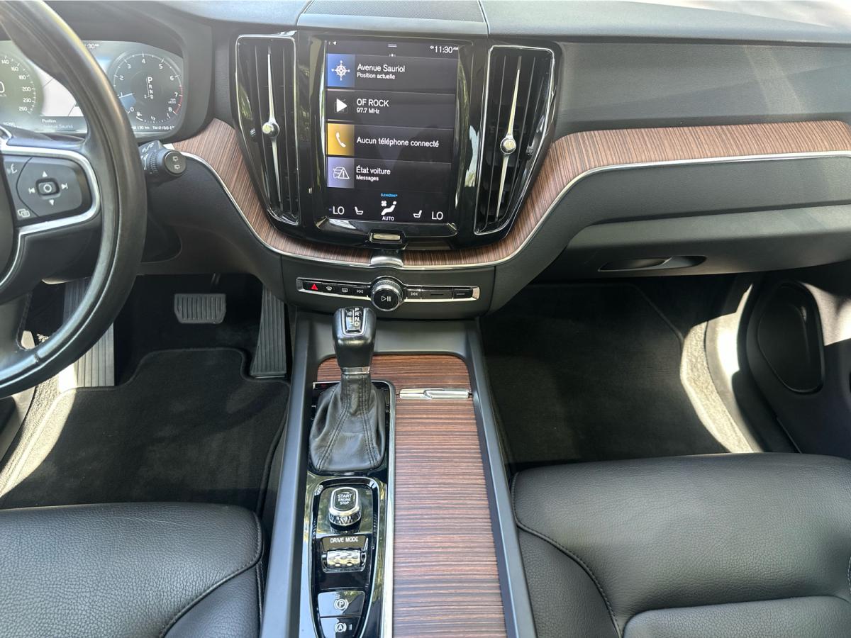 2021 Volvo XC60 T6 AWD Momentum Image principale