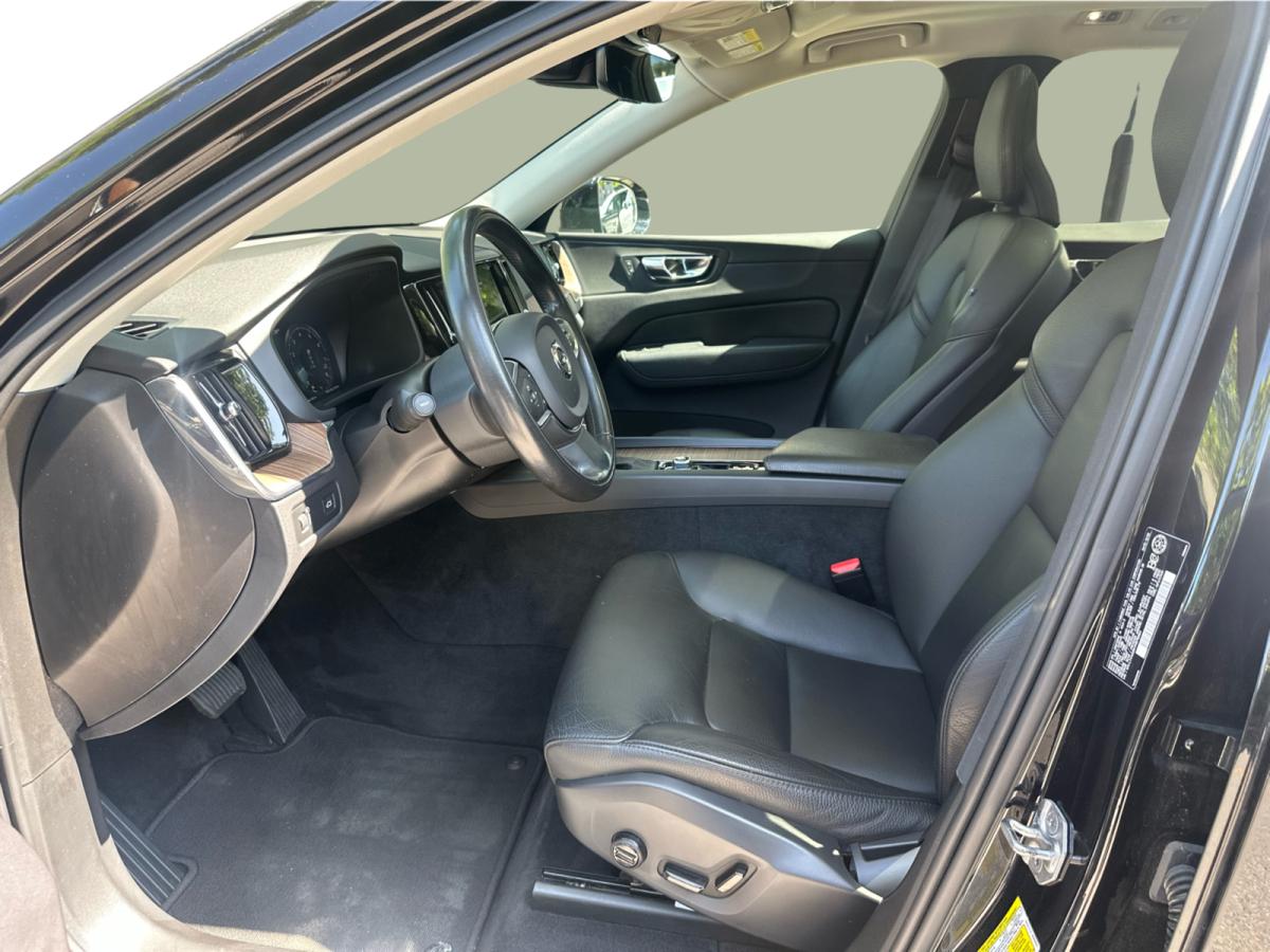 2021 Volvo XC60 T6 AWD Momentum Image principale