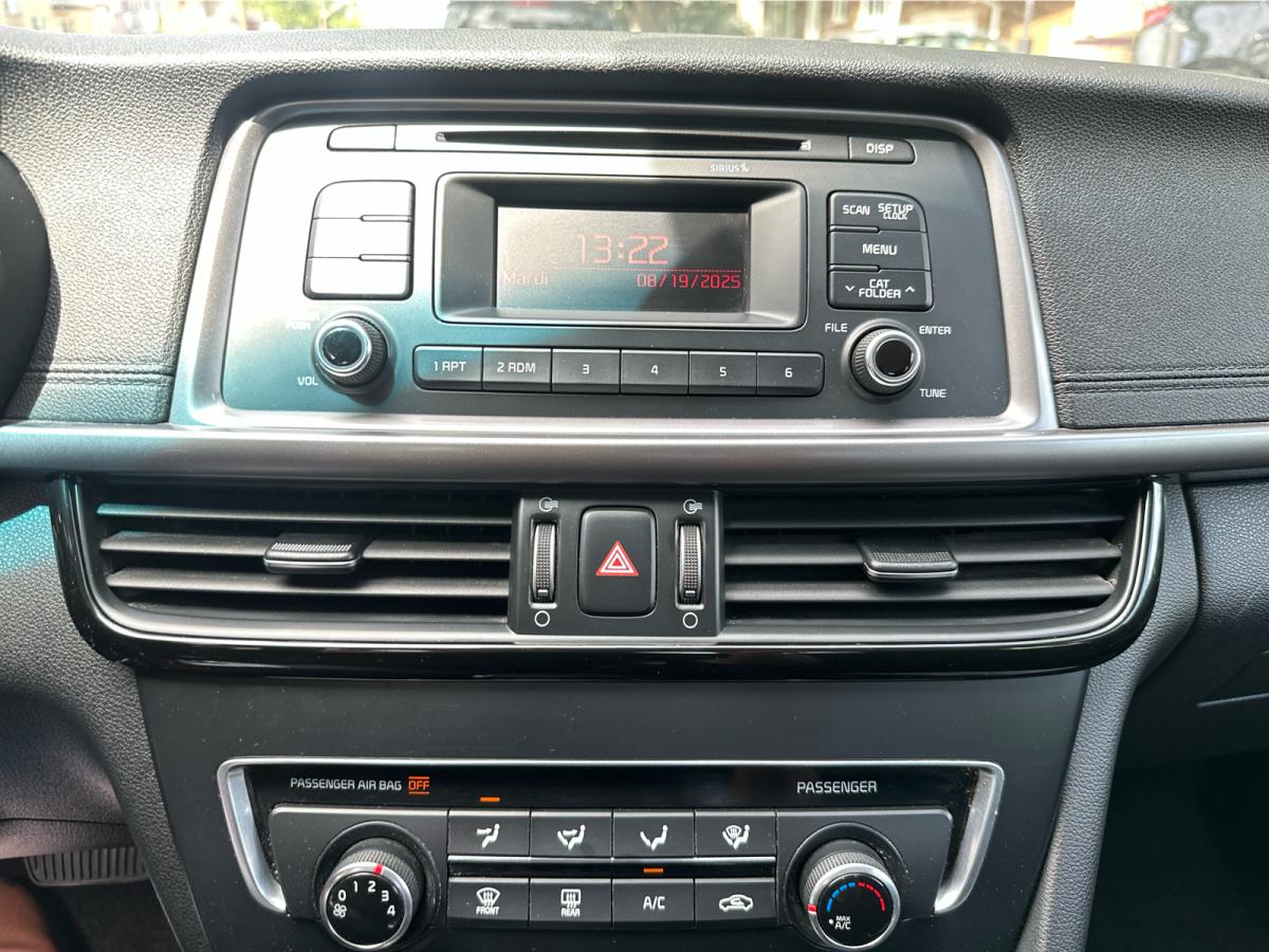 2016 Kia Optima 4dr Sdn LX+ Image principale