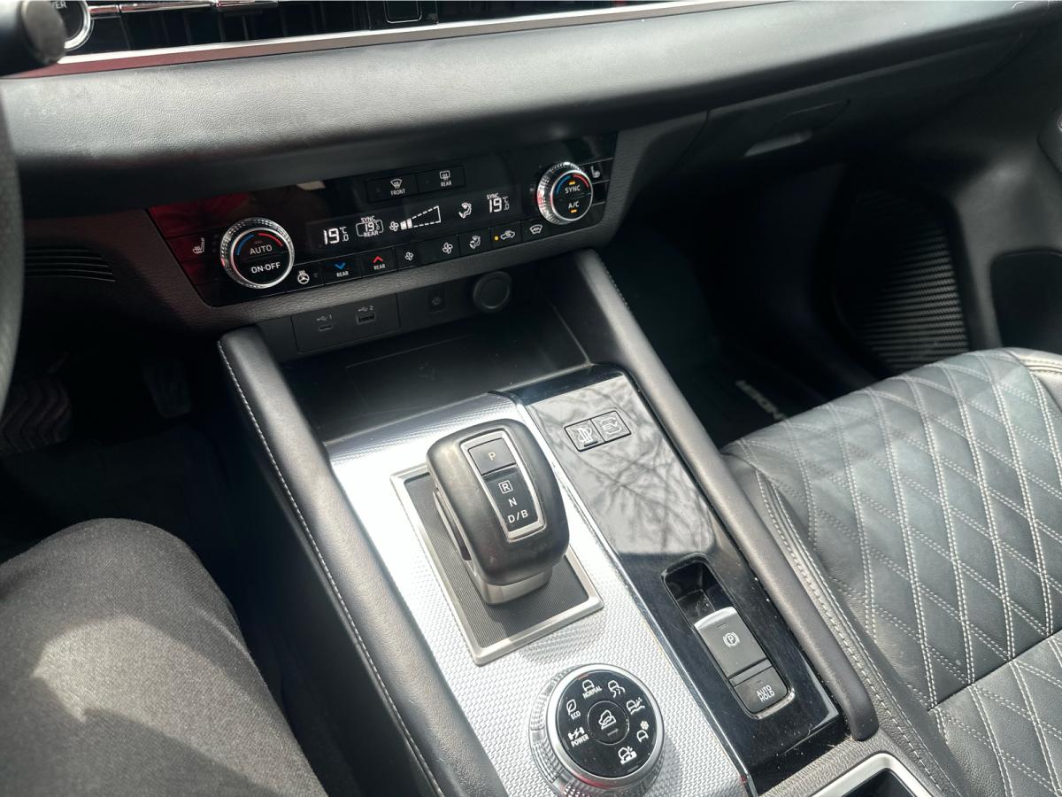 2024 Mitsubishi Outlander GT S-AWC hybride 7 pass Main Image